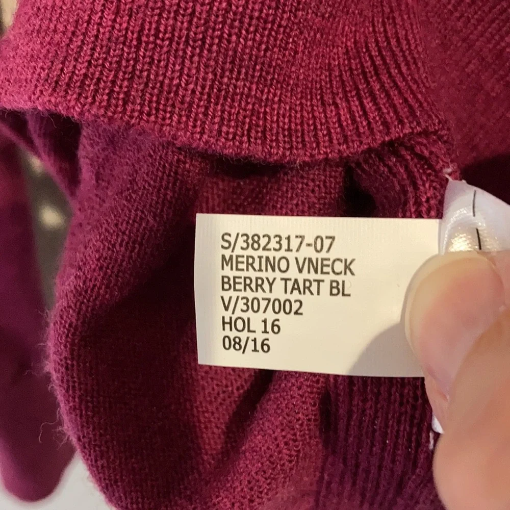 BANANA REPUBLIC Merino Wool Men’s V Neck Sweater Size M